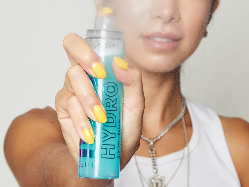 Hydro Grip Spray Milk Makeup