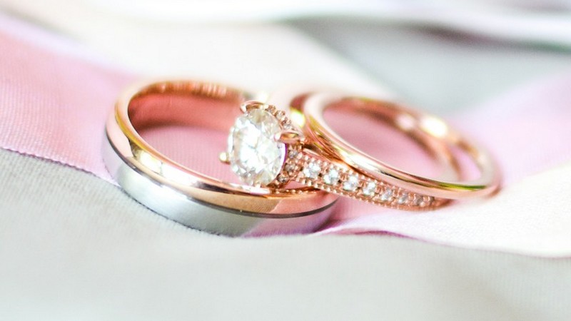 Alliances de mariage 2026 : les grandes tendances pour elle et lui