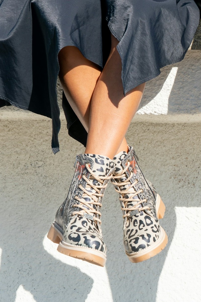 boots léopard jupe noire