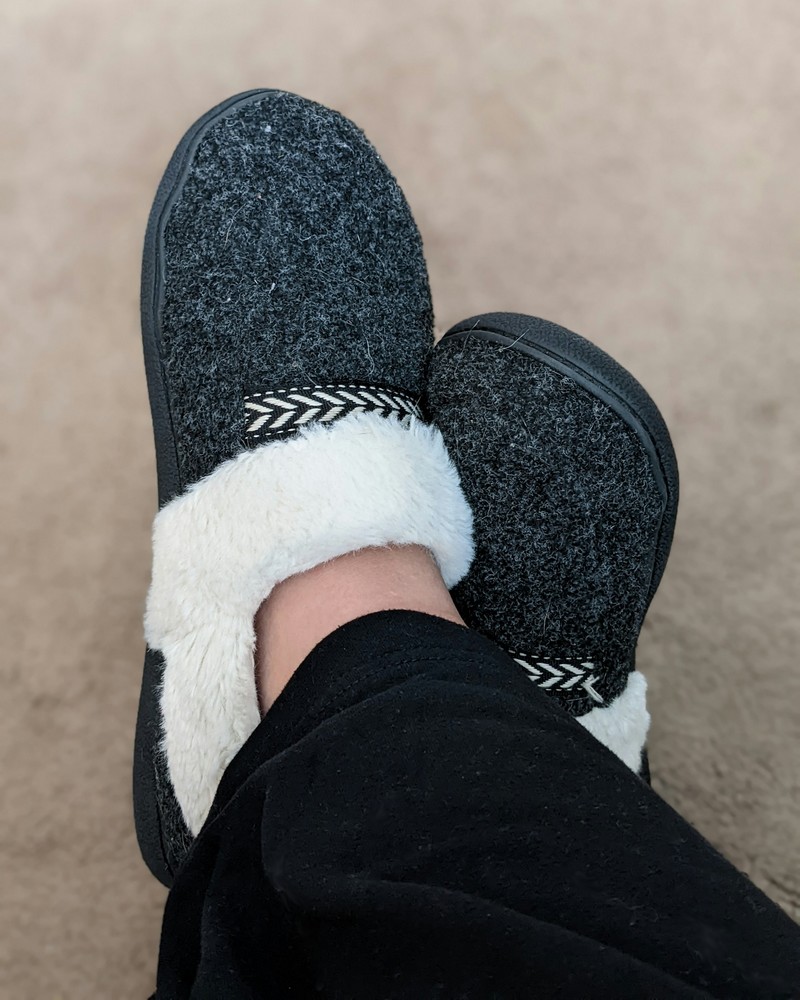 chaussons gris tendance