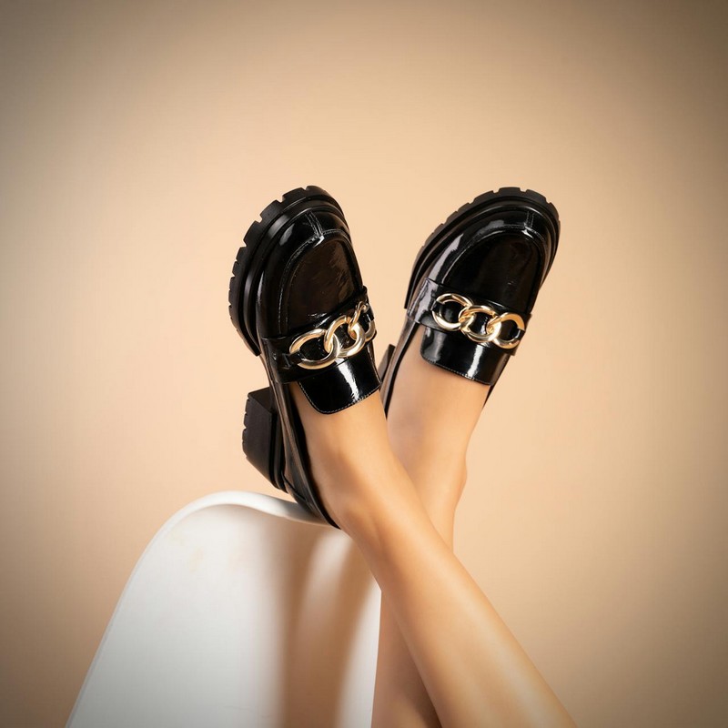 les mocassins vernis