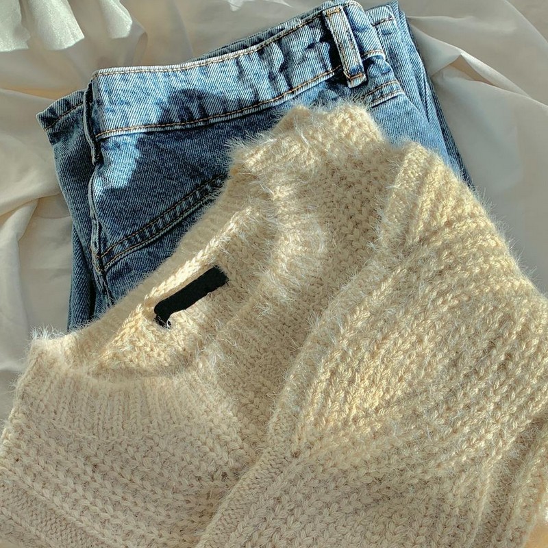 Pull en angora et jeans